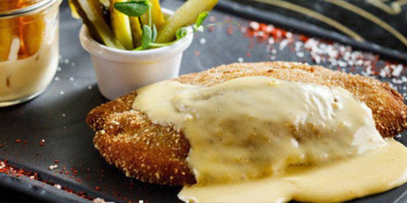Chicken schnitzel with cheese and bacon<br>420 гр.