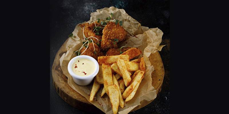 Chicken nuggets with French fries and sauce <br>430 гр.