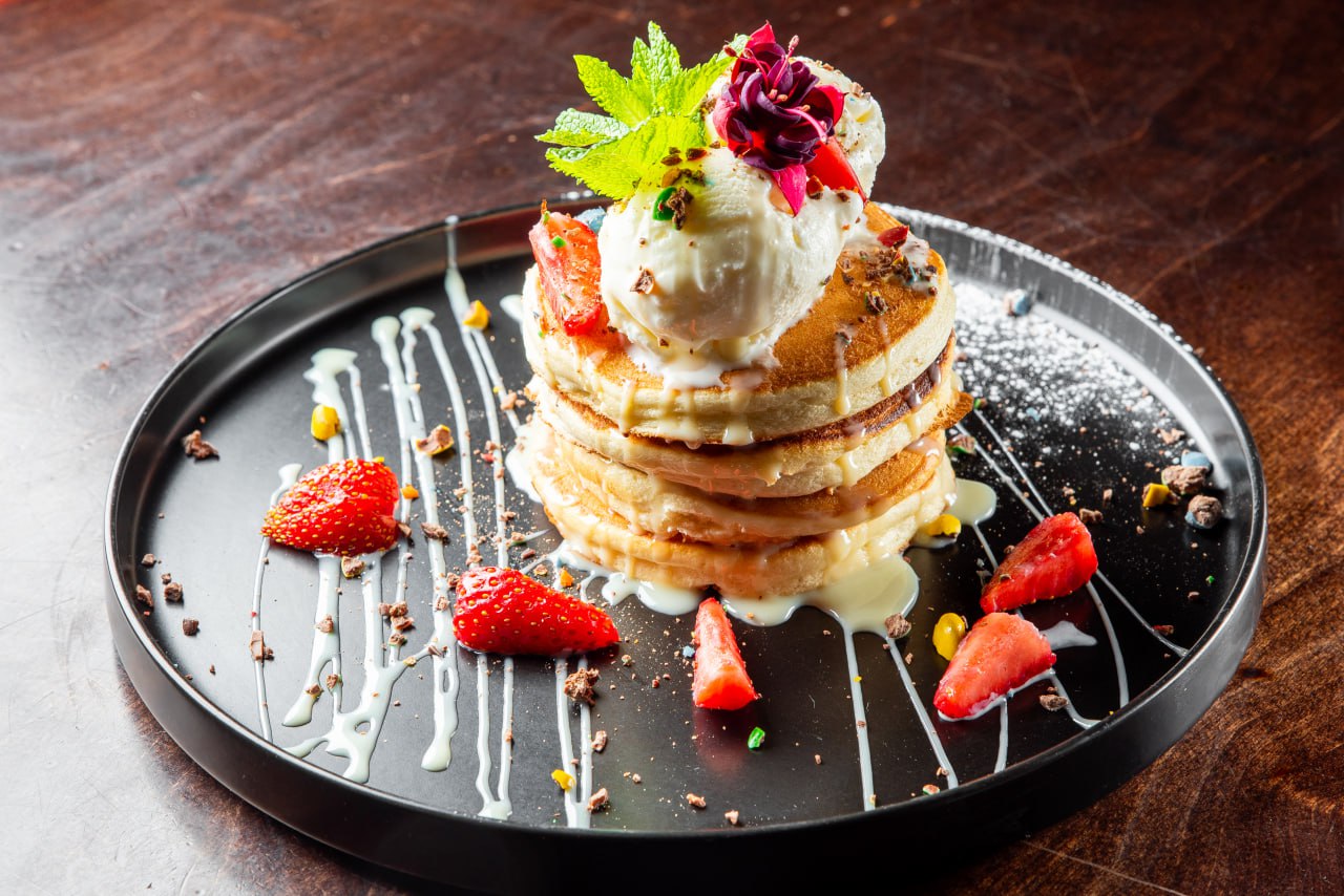 Pancakes with condensed milk, ice cream and berries<br>400 g.