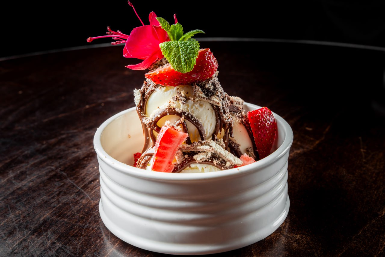 Vanilla ice-cream with nutella and berries<br>265 g.<br><br>
