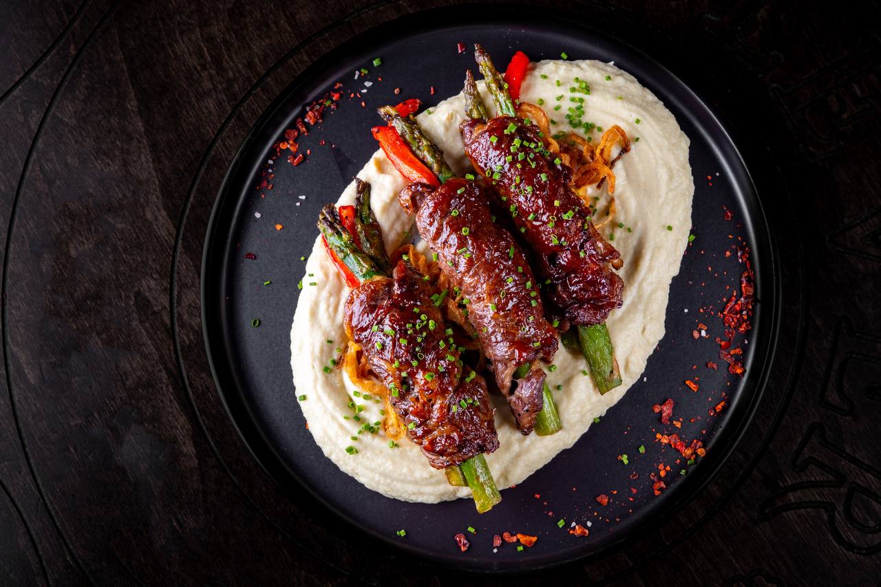 <span color-type="color" style="color: #a81010;">NEW</span><br>Рулеты из рибая с пюре из сельдерея <br>570 гр.