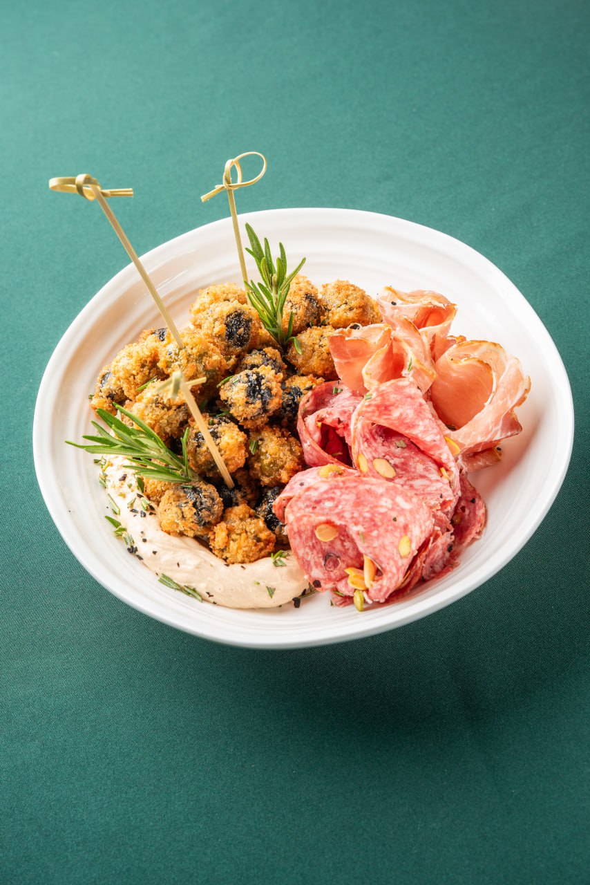 Оливки фри с пармой и сырным муссом<br>280 гр.<br>