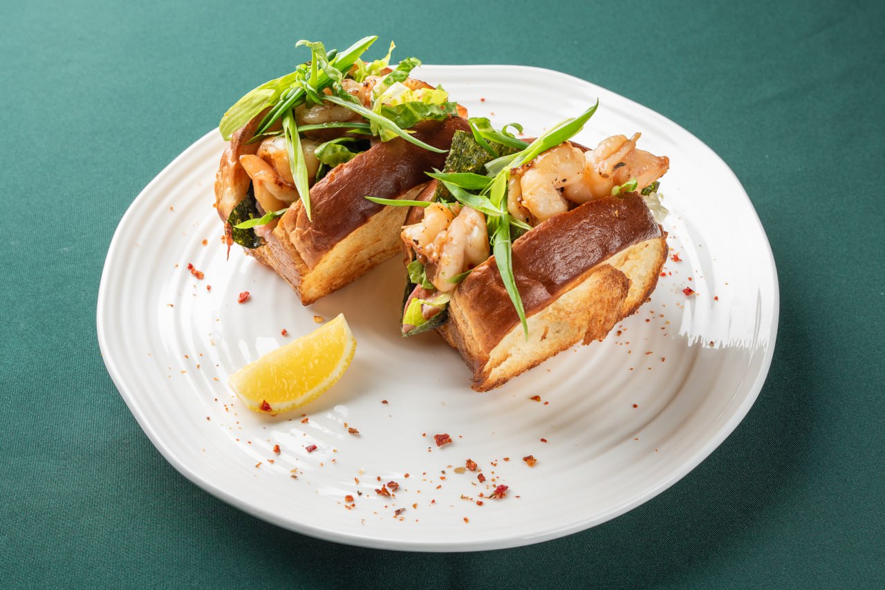 Хот доги с креветками и пряным майо<br>370 гр.<br>