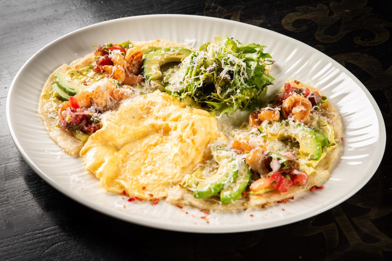 Лепёшка роти с креветками и сырным песто кремом <br>350 гр.