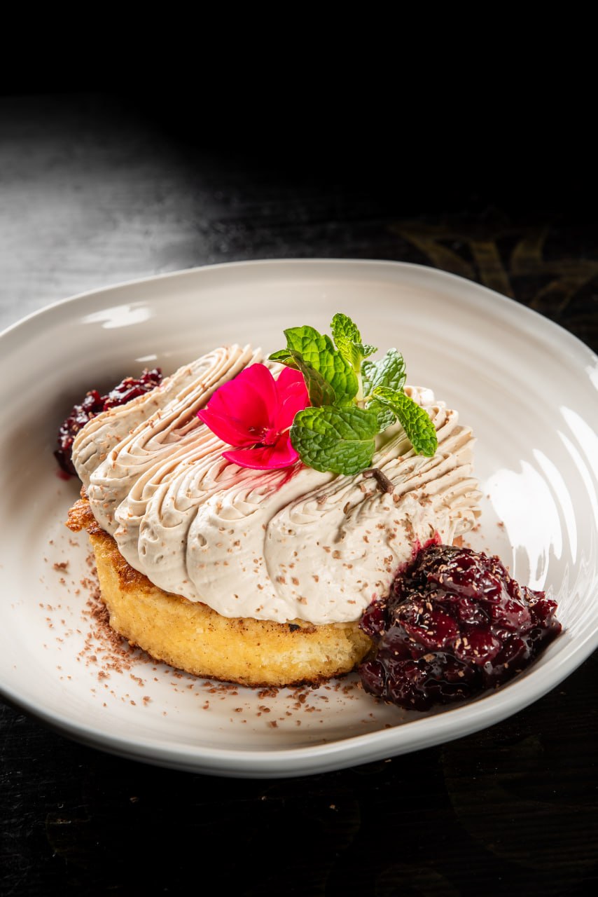 Френч тост с кофейным кремом и вишней<br>300 гр.