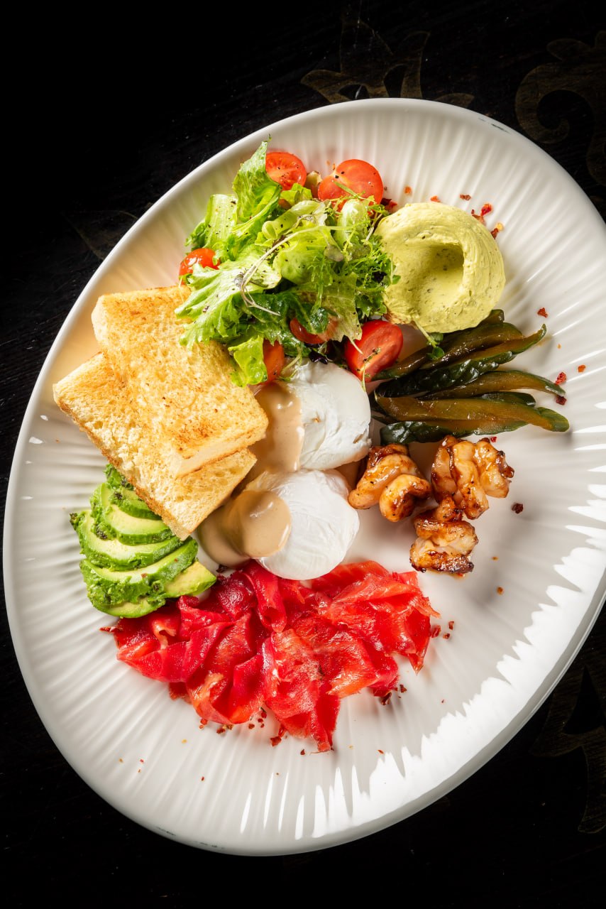 Large Scandinavian breakfast with salmon and shrimp<br>480 g.<br>