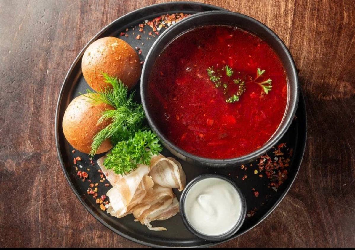 Borscht with garlic bun and homemade lard<br>550 g.